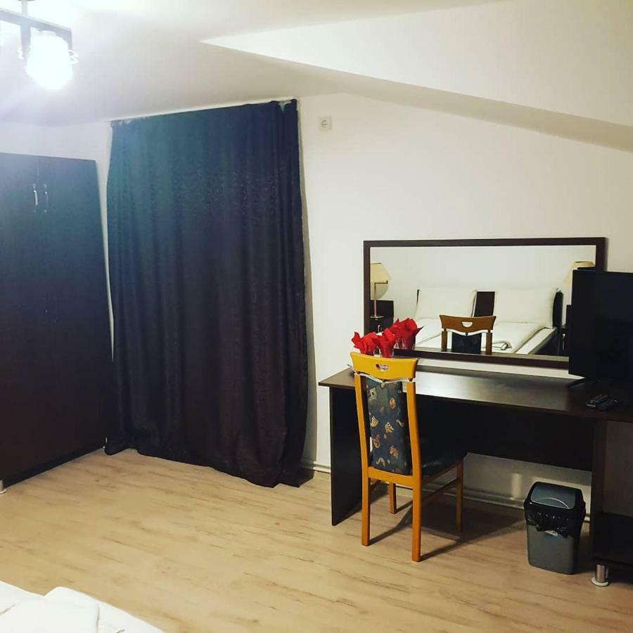 Отель Casa Lions Тимишоара Экстерьер фото